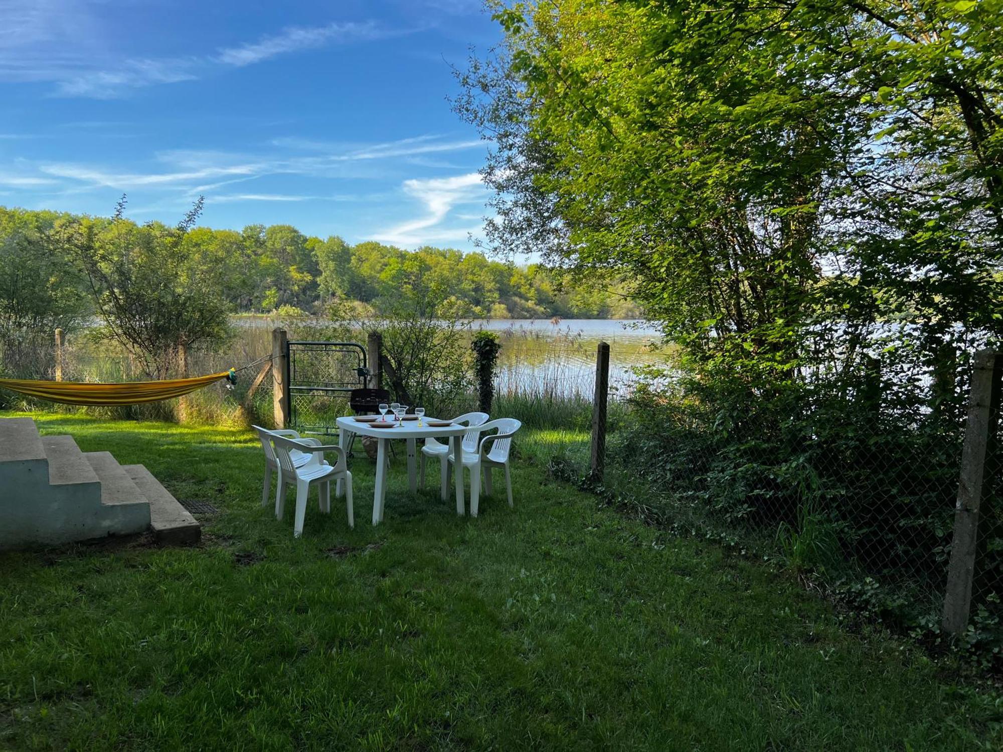 Chalet Au Bord De L'Etang 4 Pers Les Boulmiers Buitenkant foto